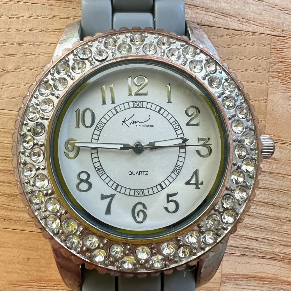Kim Rogers ladies  silver tone gray fashion watch NEW BATTERY